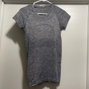 gray lulu top